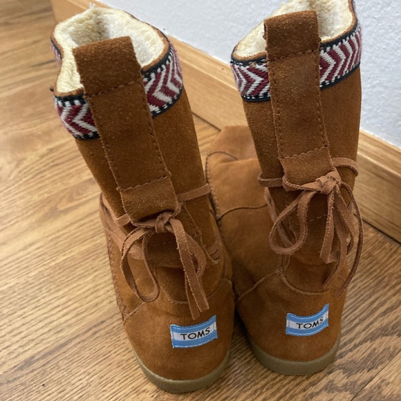 TOMS Women's Leather Moccasin Boots Size 8 - Picture 3 of 4